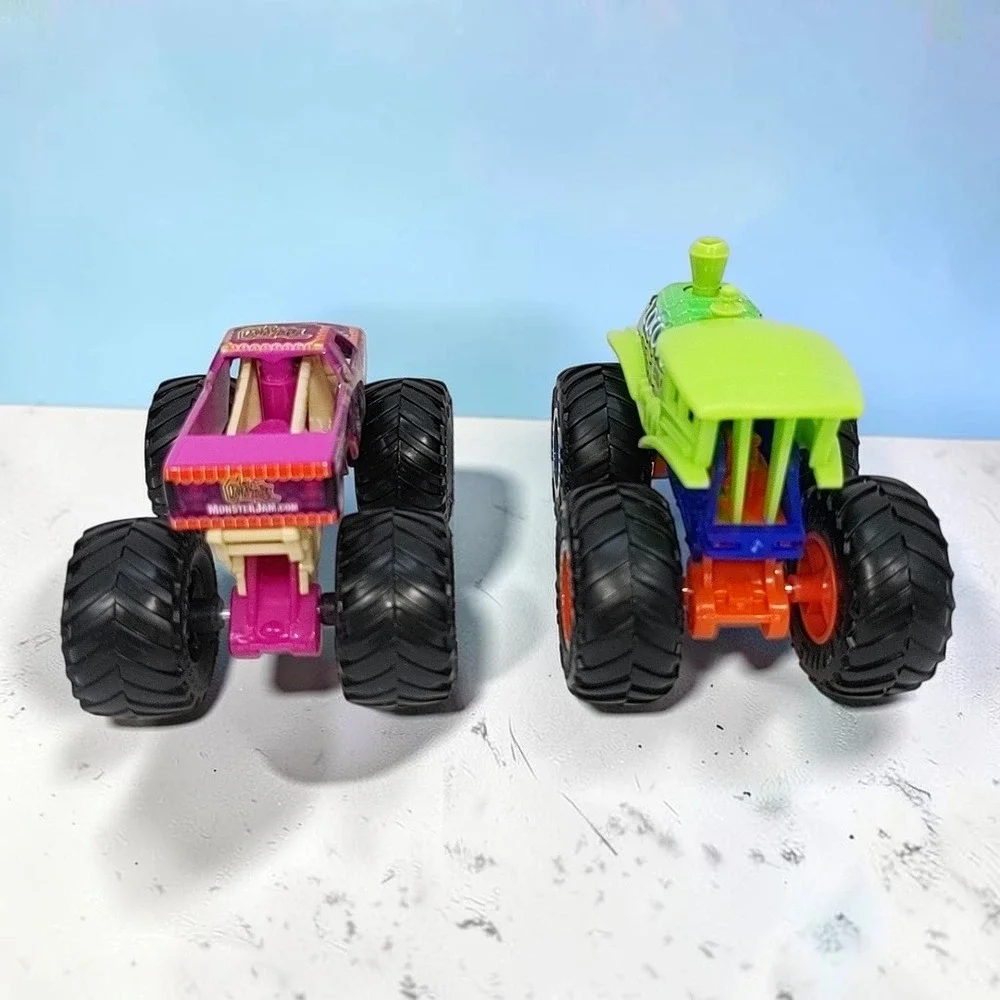 Hot Wheels Spin Master Monster Trucks Loco Punk Calavera 1:64 Lot Train Skull